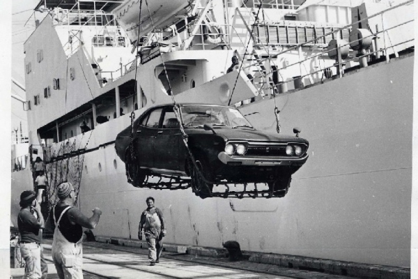 Unloading Japanese cars - 1969 style!