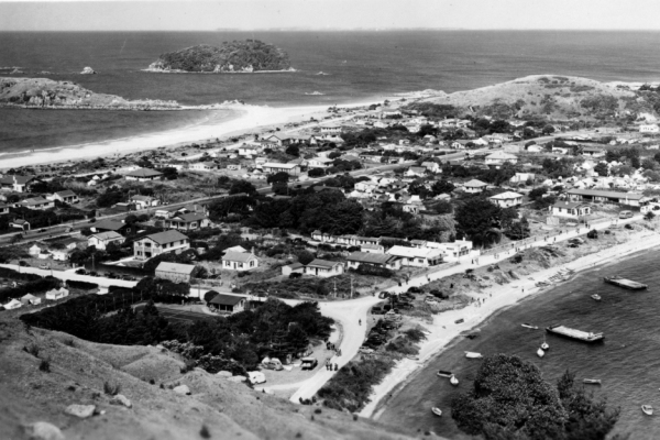 Pilot Bay - 1946. A shot of Mount Maunganui taken from Mauao in 1946.