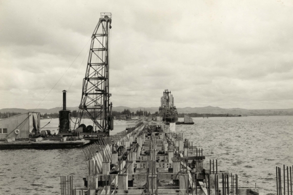 The first 373 metres of wharf. Another photo of construction of the first 373 metres of wharf.